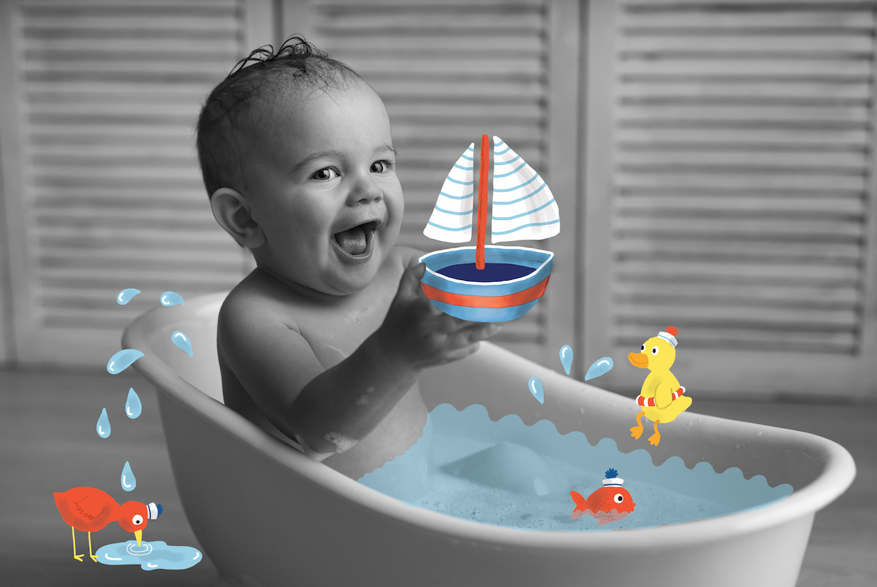 Bébé dans son bain entouré de jouets illustrés.